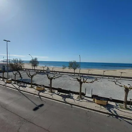 Apartment 2 Pieces Climatise En Front De Au Grau D'agde Avec Terrasse Et Acces Direct A La - Fr-1-423-275 *