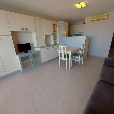 Apartment 2 Pieces Climatise En Front De Au Grau D'agde Avec Terrasse Et Acces Direct A La - Fr-1-423-275