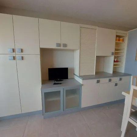 2 Pieces Climatise En Front De Au Grau D'agde Avec Terrasse Et Acces Direct A La - Fr-1-423-275 Apartment