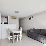 2 Pièces Climatisé En Front De Au Grau D'agde Avec Terrasse Et Accès Direct à La - Fr-1-423-275 *