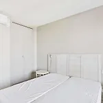 2 Pièces Climatisé En Front De Au Grau D'agde Avec Terrasse Et Accès Direct à La - Fr-1-423-275