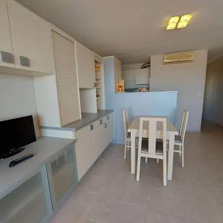 Apartamento 2 Pièces Climatisé En Front De Au Grau D'agde Avec Terrasse Et Accès Direct à La - Fr-1-423-275 Le Grau d'Agde