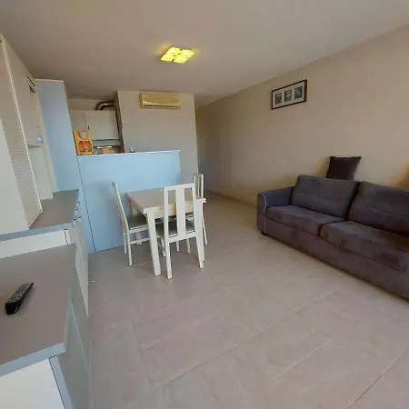 2 Pièces Climatisé En Front De Au Grau D'agde Avec Terrasse Et Accès Direct à La - Fr-1-423-275 Apartamento