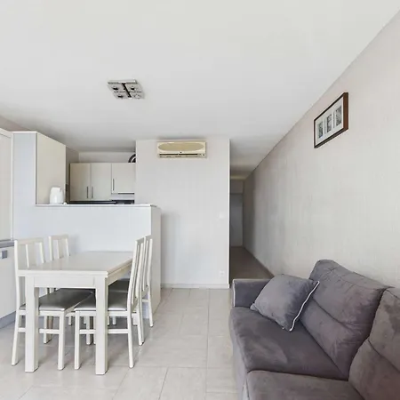 2 Pieces Climatise En Front De Au Grau D'agde Avec Terrasse Et Acces Direct A La - Fr-1-423-275 *