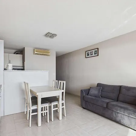 2 Pieces Climatise En Front De Au Grau D'agde Avec Terrasse Et Acces Direct A La - Fr-1-423-275 *