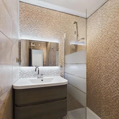 Apartamento 2 Pièces Climatisé En Front De Au Grau D'agde Avec Terrasse Et Accès Direct à La - Fr-1-423-275