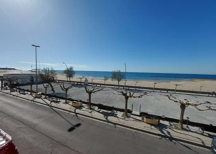 Apartamento 2 Pièces Climatisé En Front De Au Grau D'agde Avec Terrasse Et Accès Direct à La - Fr-1-423-275 *